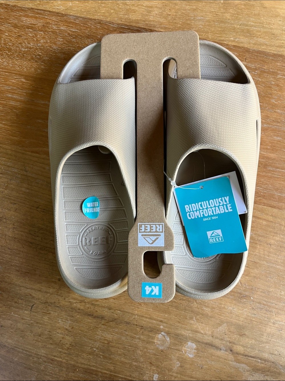 REEF Rio Slides (Big Kid)
Beach Sandals in color Nomad